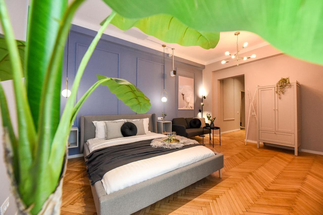 Modern Stay - Central Studios With Wall Projector Near Radisson Bukarest Eksteriør billede