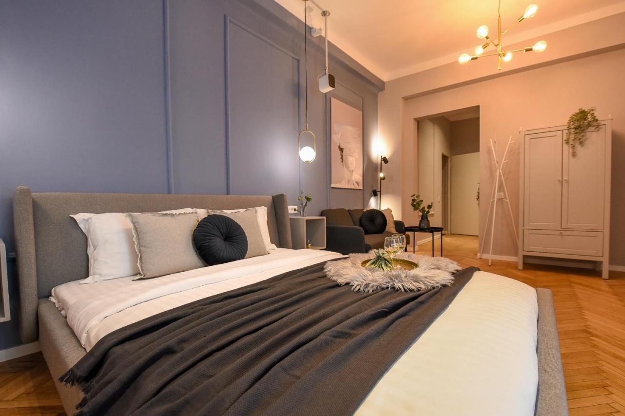 Modern Stay - Central Studios With Wall Projector Near Radisson Bukarest Eksteriør billede