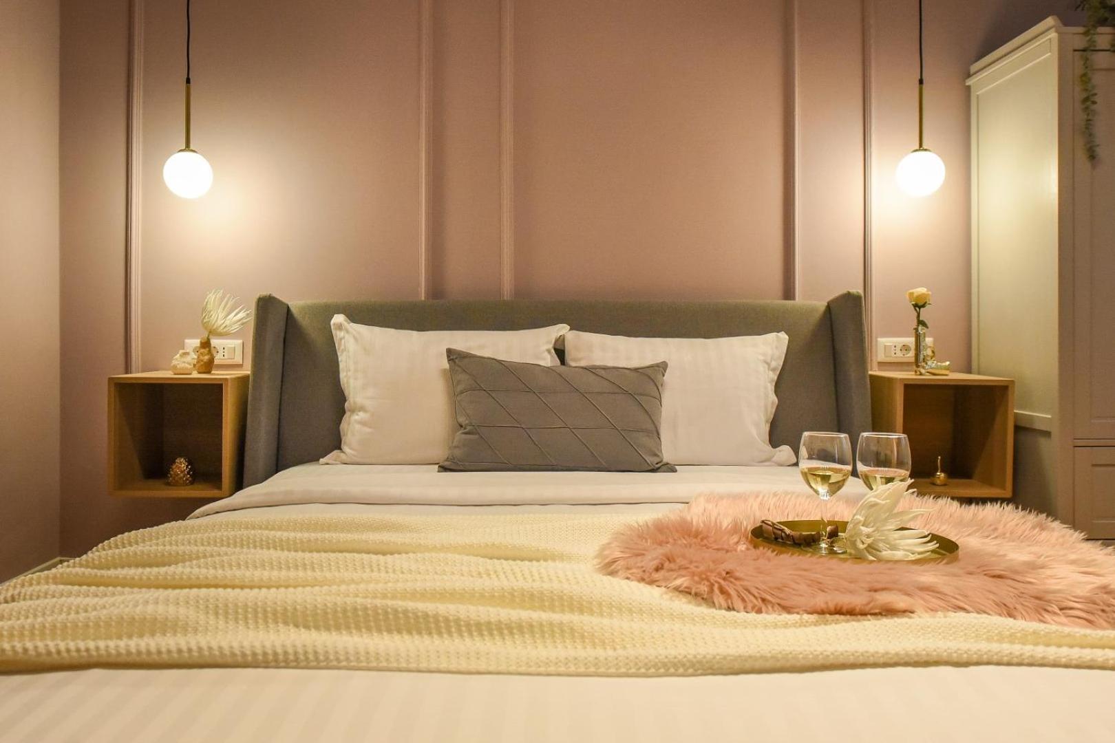 Modern Stay - Central Studios With Wall Projector Near Radisson Bukarest Værelse billede